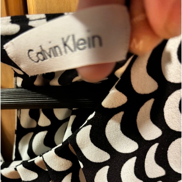 Calvin Klein sleeveless tank, black and white crescent, moon shape design - Picture 4 of 5